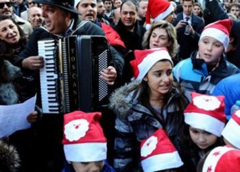 Κωνσταντινούπολη: Ομογενείς έψαλλαν τα κάλαντα