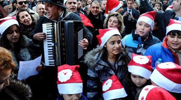 Κωνσταντινούπολη: Ομογενείς έψαλλαν τα κάλαντα