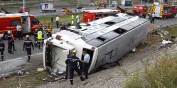 Νεπάλ: 29 νεκροί από πτώση λεωφορείου σε γκρεμό