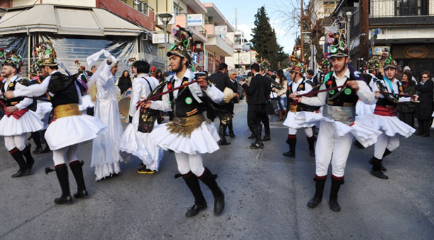 Οι Μωμόγεροι έφεραν χαρά και γέλιο στο Ωραιόκαστρο