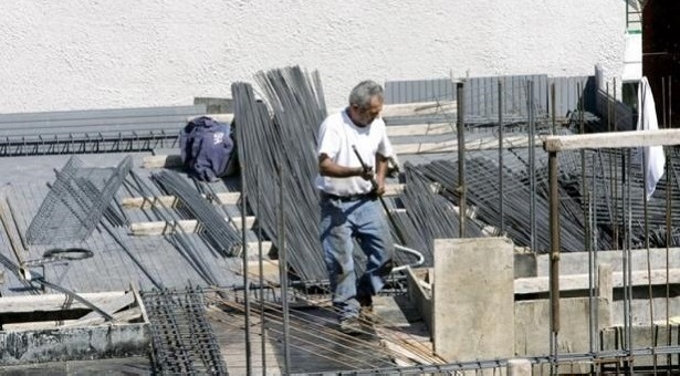 Νέα «βουτιά» της οικοδομής 7,7% τον Απρίλιο