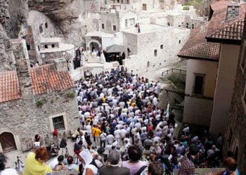 Το Ποντιακό τραγούδι του Μητροπολίτη Δράμας στην Παναγία Σουμελά