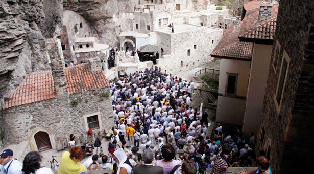 Το Ποντιακό τραγούδι του Μητροπολίτη Δράμας στην Παναγία Σουμελά