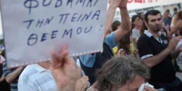 Συγκλονιστική φωτογραφία από τη συγκέντρωση στην Αθήνα