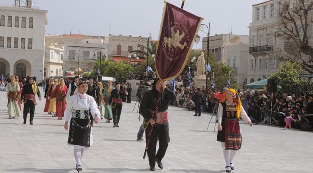 Ο Σύλλογος Ποντίων Σύρου στην παρέλαση της 25ης Μαρτίου