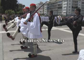 Δέος από την αλλαγή φρουράς στο Σύνταγμα 19 Μαΐου 2013! (Φωτό-Βίντεο)