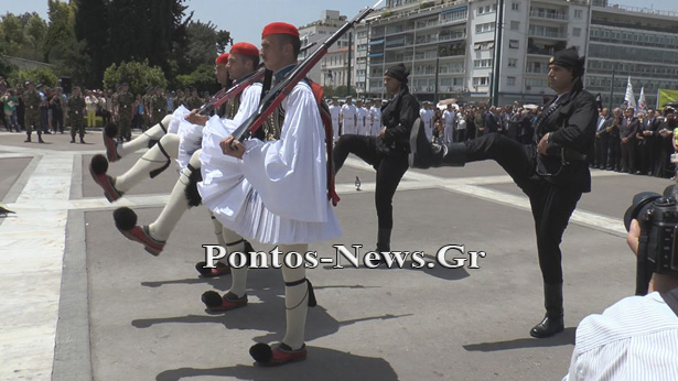 Δέος από την αλλαγή φρουράς στο Σύνταγμα 19 Μαΐου 2013! (Φωτό-Βίντεο)