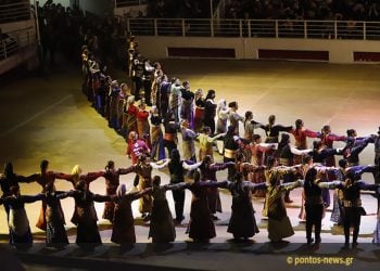 Στιγμιότυπο από το 15ο Φεστιβάλ Ποντιακών Χορών, το 2019 στη Θεσσαλονίκη (φωτ.: Κώστας Παπαδόπουλος)