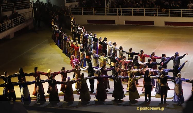 Στιγμιότυπο από το 15ο Φεστιβάλ Ποντιακών Χορών, το 2019 στη Θεσσαλονίκη (φωτ.: Κώστας Παπαδόπουλος)