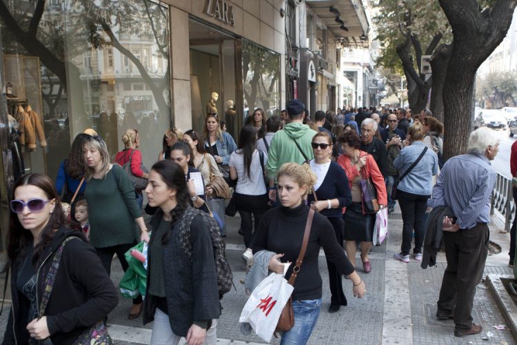 Ενδιάμεσες 10ήμερες εκπτώσεις ξεκινούν το Σάββατο