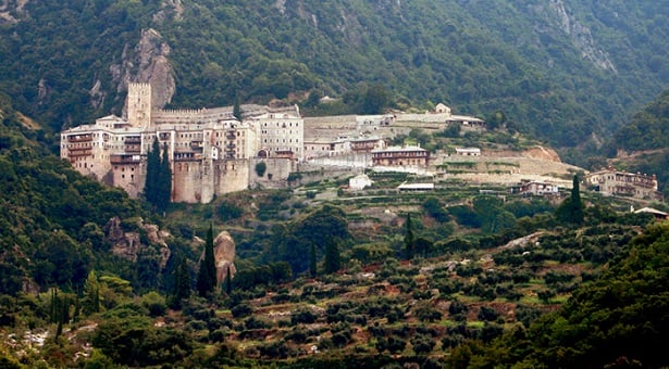 Καταργείται το άβατο στο Άγιο Όρος;