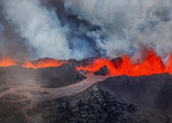 Σκηνές Αποκάλυψης δημιουργεί το ηφαίστειο της Ισλανδίας (φωτο-βίντεο)