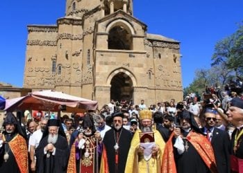 Έλληνες, Ασσύριοι και Αρμένιοι σε κοινή λειτουργία (φωτο)