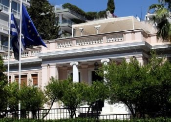 Στη συνάντηση της Τετάρτης ρίχνει το βάρος η κυβέρνηση