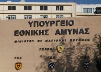 Ο ναύαρχος έφαγε πόρτα, ο υπαξιωματικός πήρε τιμητική άδεια