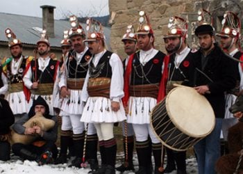 Οι Μωμό'εροι κόβουν βασιλόπιτα στην Καλλιθέα - Cover Image