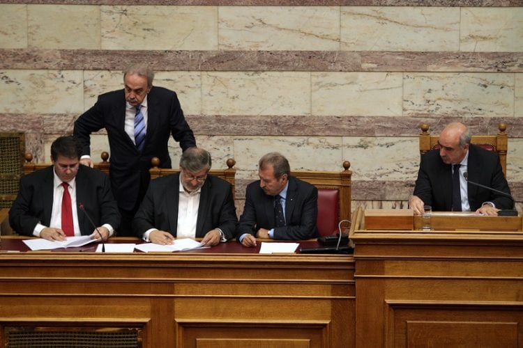 Τι θα γίνει εάν δεν εκλεγεί Πρόεδρος Δημοκρατίας την Δευτέρα