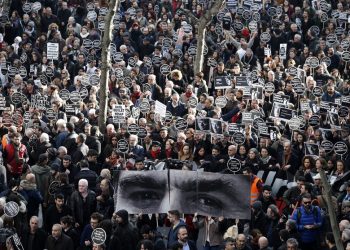 Χιλιάδες Αρμένιοι και Τούρκοι διαδήλωσαν στη μνήμη του Χραντ Ντινκ