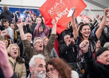 Ανακοίνωση του ΣΥΡΙΖΑ για δημοσιεύματα εφημερίδων και απάντηση Πέτσα