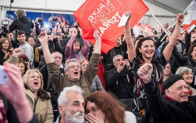 Ανακοίνωση του ΣΥΡΙΖΑ για δημοσιεύματα εφημερίδων και απάντηση Πέτσα