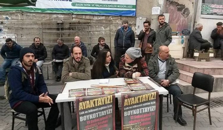 Δημοκρατία αλα τούρκα: Τους συνέλαβαν επειδή διαμαρτυρήθηκαν!