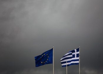 Σκληρό πόκερ στις Βρυξέλλες, νέα καθυστέρηση στο Eurogroup