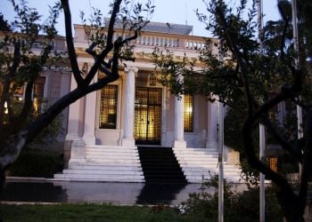 Στο Μαξίμου για... ποτό, με πρόσκληση Τσίπρα