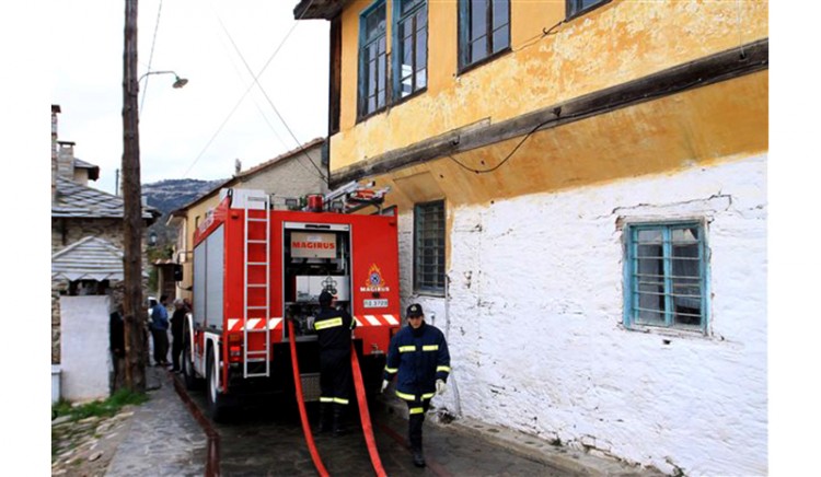 Πυρκαγιά σε διαμέρισμα στη Θεσσαλονίκη – Έφηβος ανασύρθηκε χωρίς τις αισθήσεις του