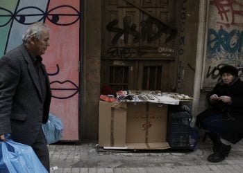 Γιατί η κυβέρνηση τρέχει από σήμερα 100 δόσεις και μέτρα για το ΦΠΑ