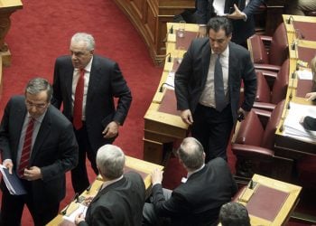 Η Βουλή χτύπησε... κόκκινο