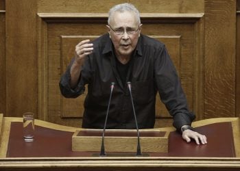 Θεσσαλονίκη: Επίθεση δέχθηκε ο Κώστας Ζουράρις στο συλλαλητήριο για το Σκοπιανό