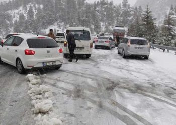 Πρωτοφανές! Έκλεισε από χιονόπτωση ο δρόμος Αττάλειας-Ικονίου