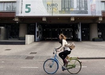 Το ΔΝΤ προβλέπει 2,5% ανάπτυξη για την Ελλάδα το 2015