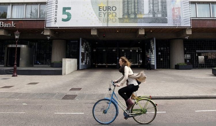 Το ΔΝΤ προβλέπει 2,5% ανάπτυξη για την Ελλάδα το 2015