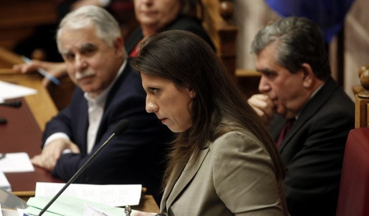 Κωνσταντοπούλου: Ο κάθε έφηβος χρωστά 40.000 ευρώ