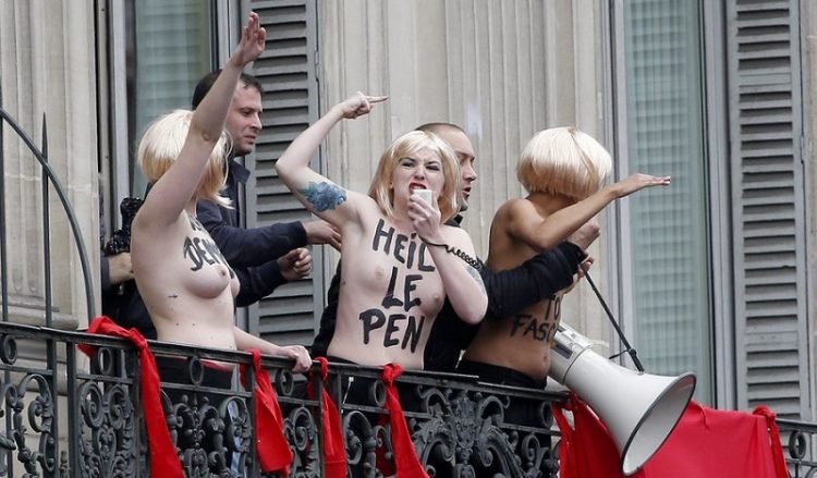 Γυμνόστηθες Femen χάλασαν την ομιλία της Λεπέν