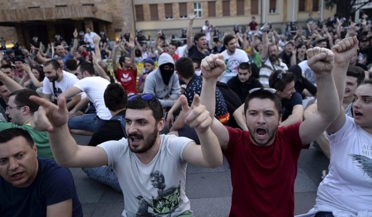 Μεγάλη αντικυβερνητική διαδήλωση στα Σκόπια