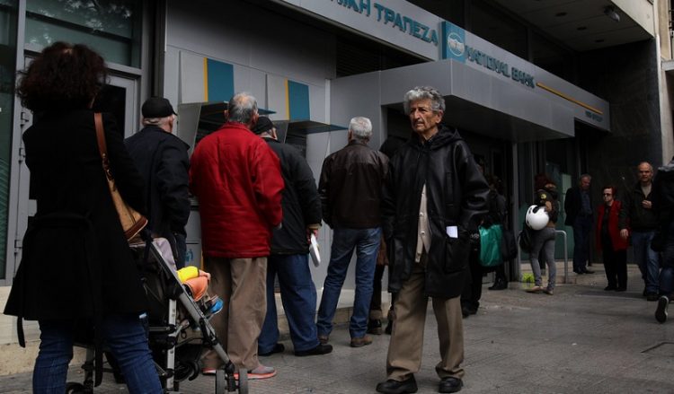 Τσίπρας: Δεν κινδυνεύουν μισθοί-συντάξεις