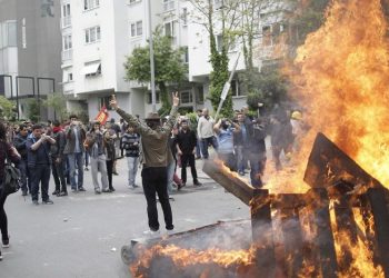 Τουρκία: Επεισόδια και συλλήψεις στην πλατεία Ταξίμ (φωτο-βίντεο)