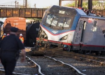 Σκηνές αποκάλυψης από τον εκτροχιασμό τρένου στη Φιλαδέλφεια των ΗΠΑ (βίντεο-φωτο)