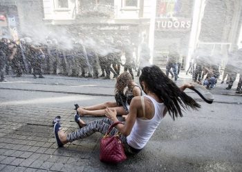 Βίαιη καταστολή από την αστυνομία του Gay Pride στην Κωνσταντινούπολη