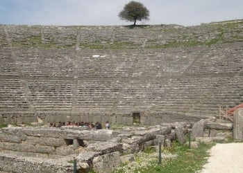 Το αρχαίο θέατρο Δωδώνης υποδέχτηκε τον Προμηθέα Δεσμώτη (βίντεο)