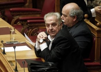 Ο Φλαμπουράρης κάλεσε τους διαφωνούντες να «συνέλθουν»