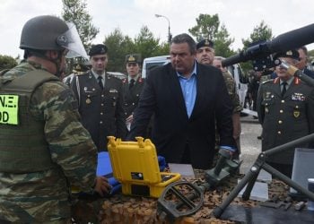 Έχουμε πόλεμο, είπε ο Καμμένος και διέγραψε τον Δαμαβολίτη