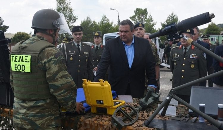 Έχουμε πόλεμο, είπε ο Καμμένος και διέγραψε τον Δαμαβολίτη