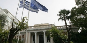 Covid-19: Έκτακτη σύσκεψη στο Μέγαρο Μαξίμου