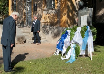 Ο Παυλόπουλος κατέθεσε στεφάνι για την 41η Επέτειο Αποκατάστασης της Δημοκρατίας