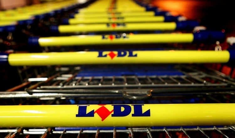 Η LIDL πέταξε τους σταυρούς των εκκλησιών της Σαντορίνης από συσκευασίες!