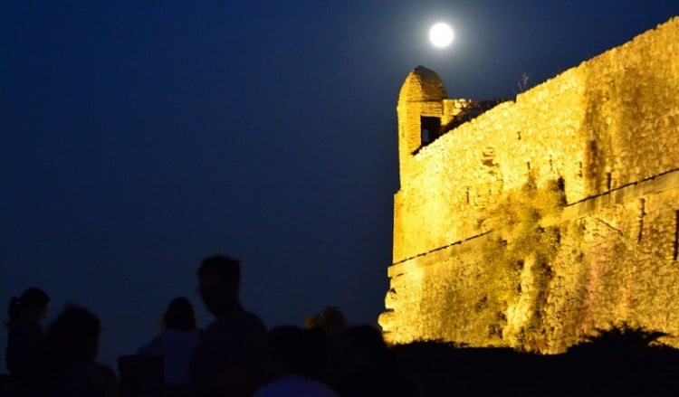 Πανσέληνος και έκλειψη παρασκιάς Σελήνης τη Δευτέρα