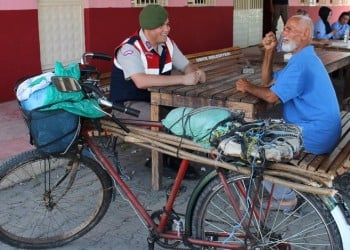 Είναι 102 ετών και πηγαίνει κάθε ημέρα στη δουλειά του!